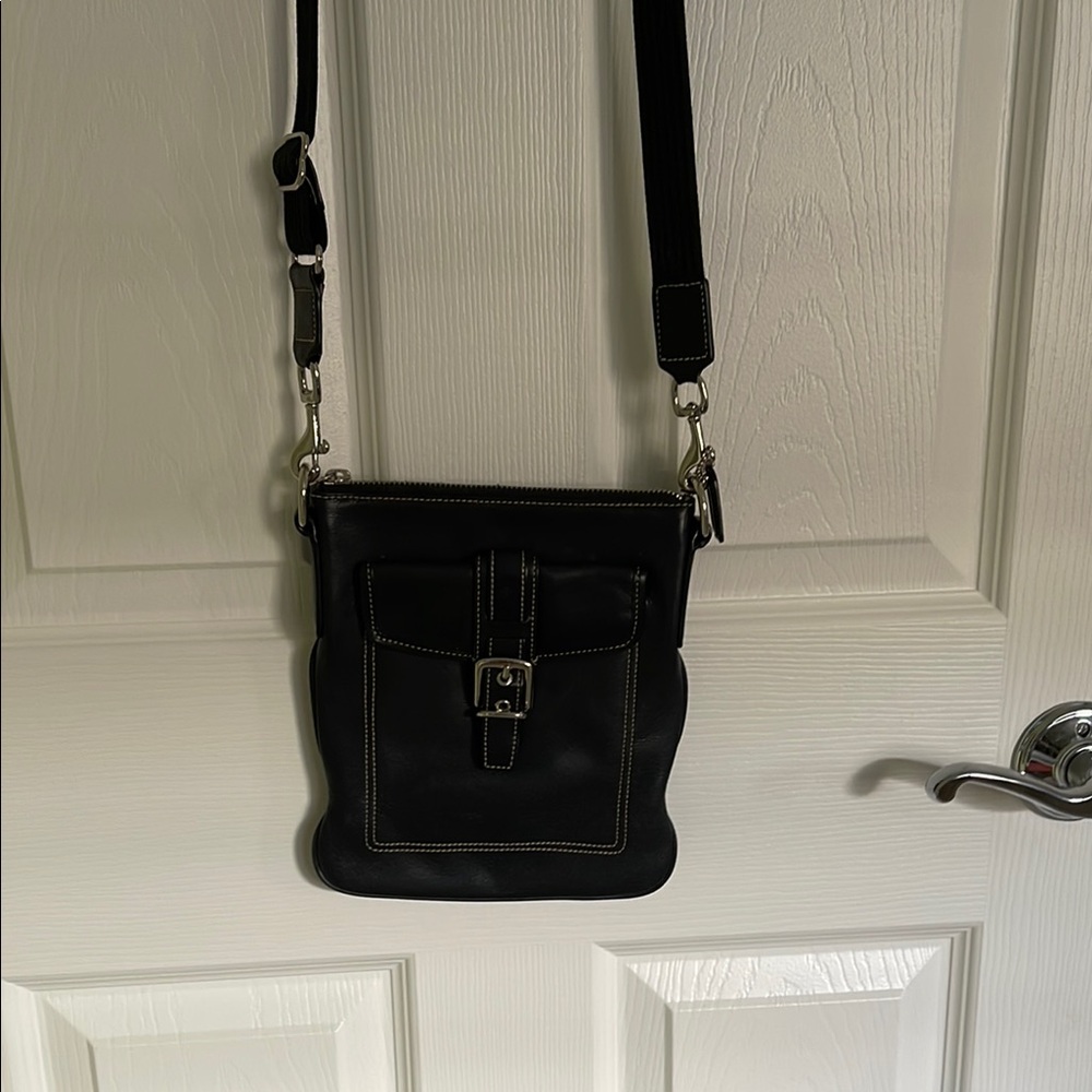 Coach Black Leather Crossbody Bag – Classic & Versatile